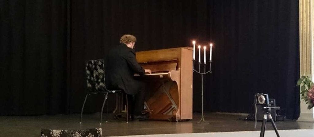 pianist vid pianot