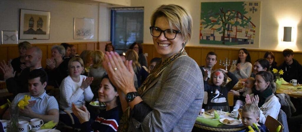 människor samlade inomhus